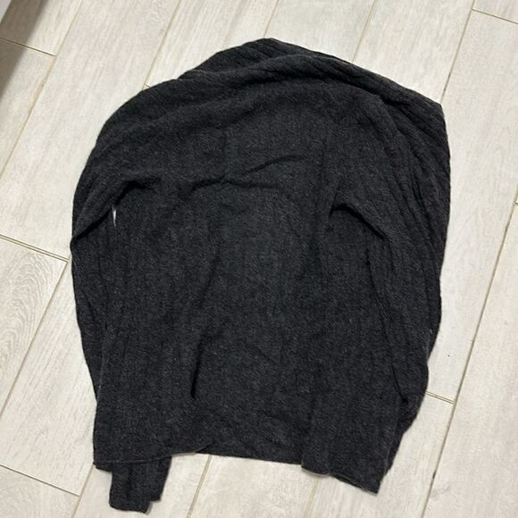 White and Warren Small Cableknit cashmere cardigan. - Picture 5 of 5